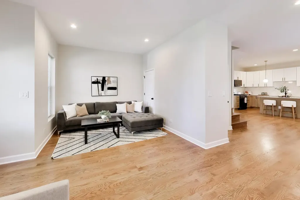 1033 South Claremont Avenue Chicago IL 60612