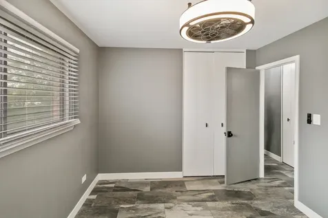 383 Park Avenue Wheeling IL 60090