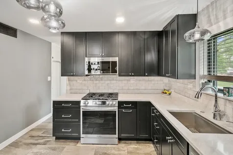 383 Park Avenue Wheeling IL 60090