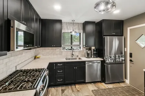 383 Park Avenue Wheeling IL 60090