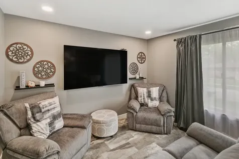 383 Park Avenue Wheeling IL 60090