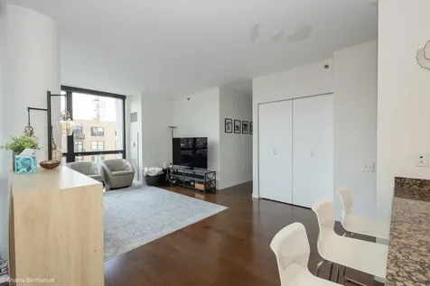 210 South Des Plaines Street Chicago IL 60661