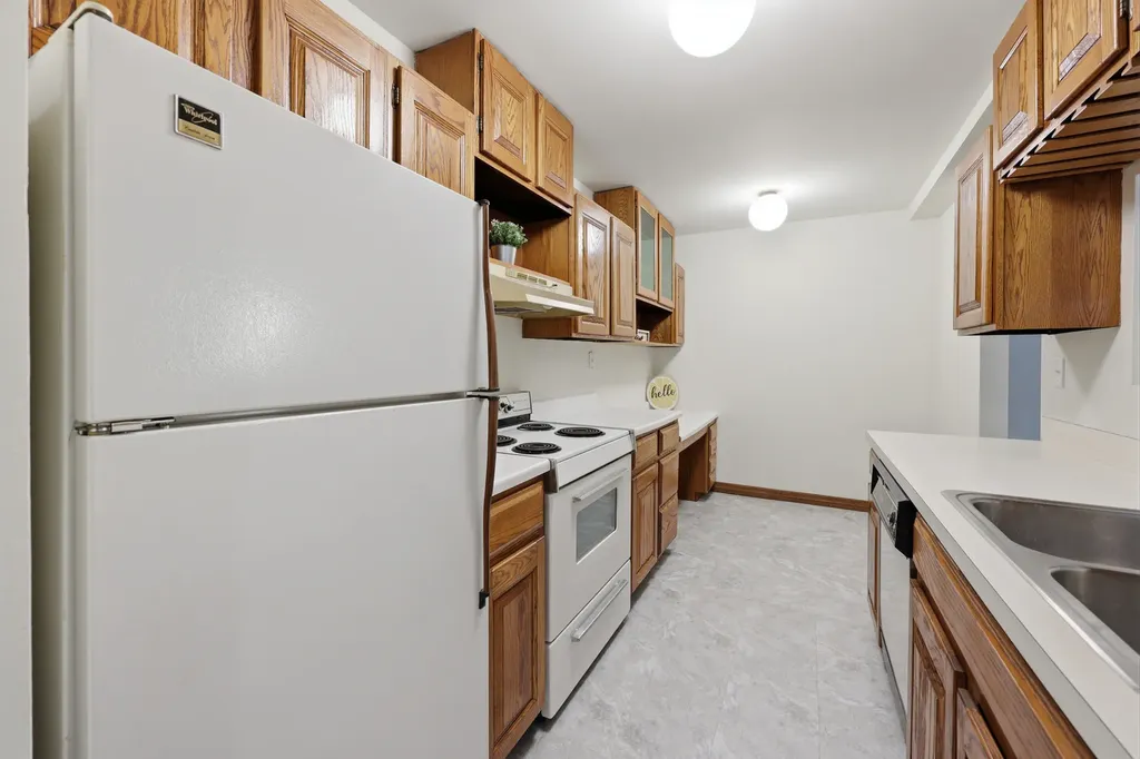 1806 Hemlock Place Schaumburg IL 60173