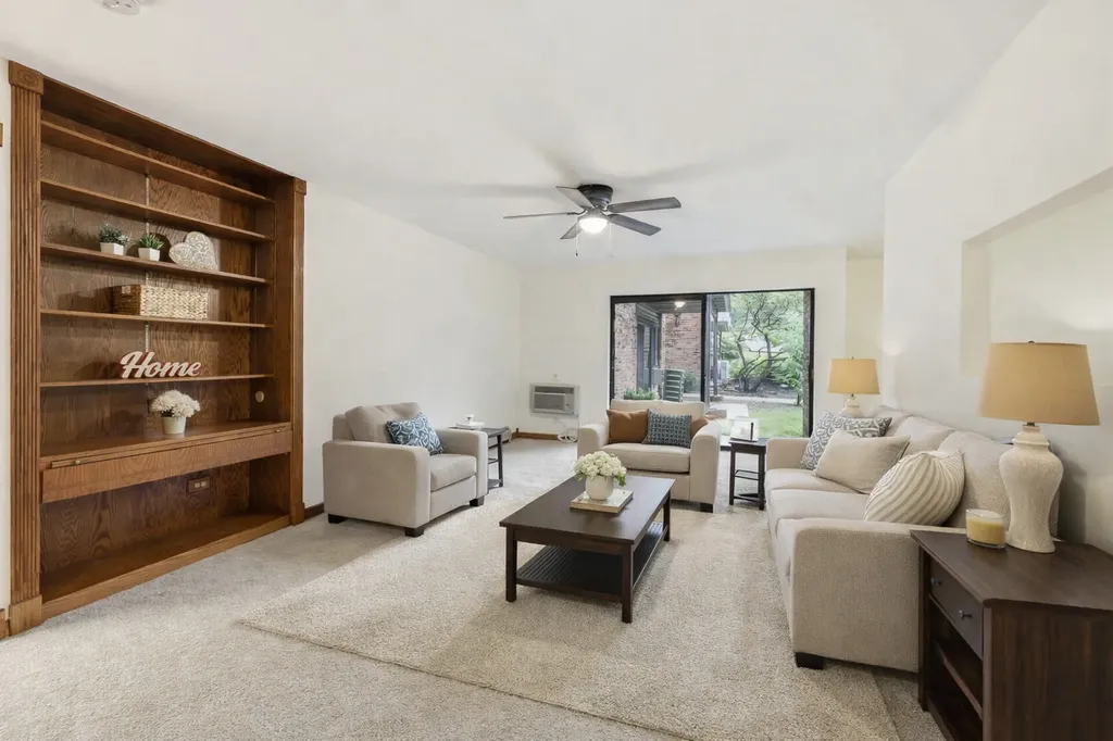 1806 Hemlock Place Schaumburg IL 60173