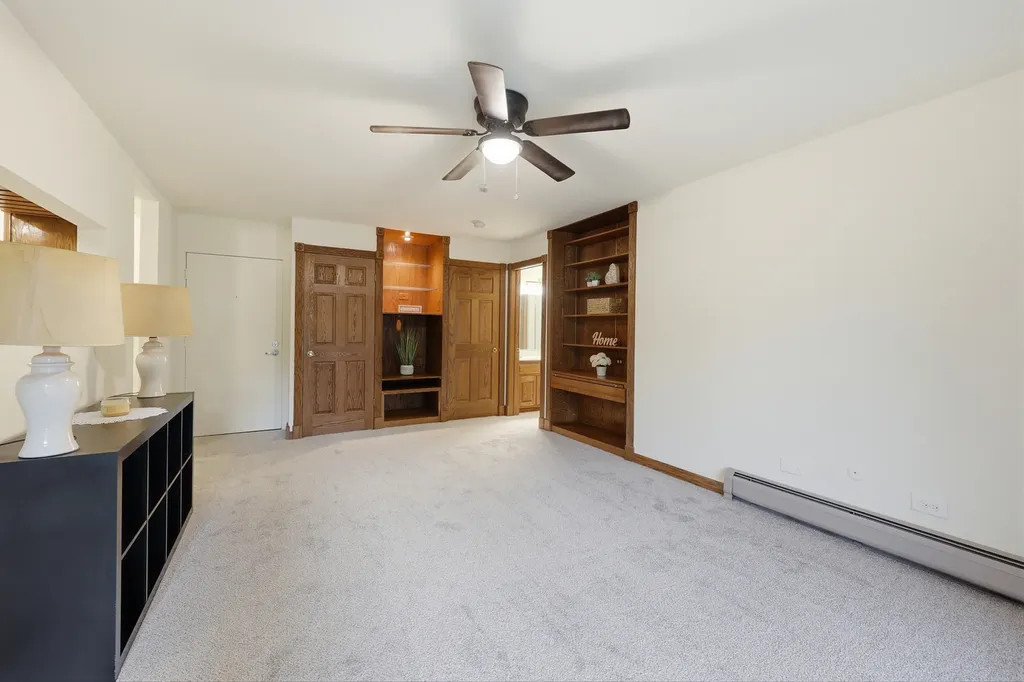 1806 Hemlock Place Schaumburg IL 60173