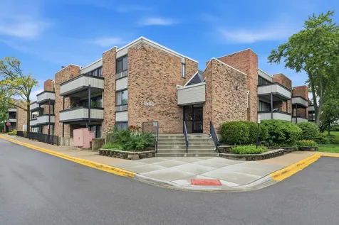 1806 Hemlock Place Schaumburg IL 60173