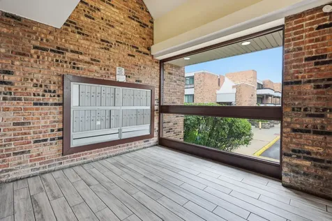 1806 Hemlock Place Schaumburg IL 60173