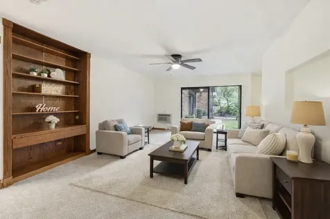 1806 Hemlock Place Schaumburg IL 60173