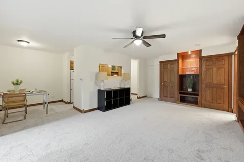 1806 Hemlock Place Schaumburg IL 60173