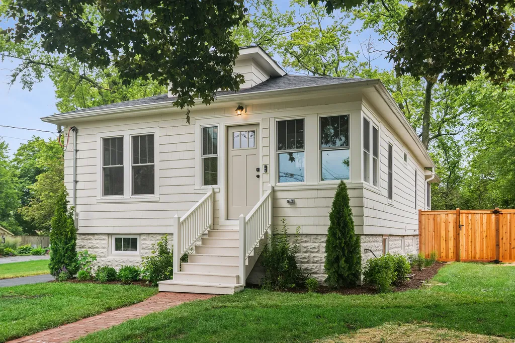 209 Raymond Avenue Barrington IL 60010