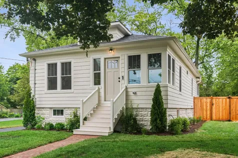 209 Raymond Avenue Barrington IL 60010