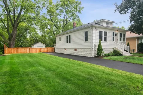 209 Raymond Avenue Barrington IL 60010