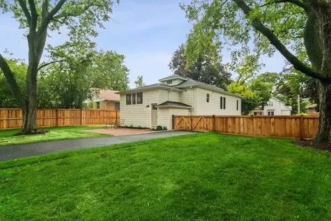 209 Raymond Avenue Barrington IL 60010