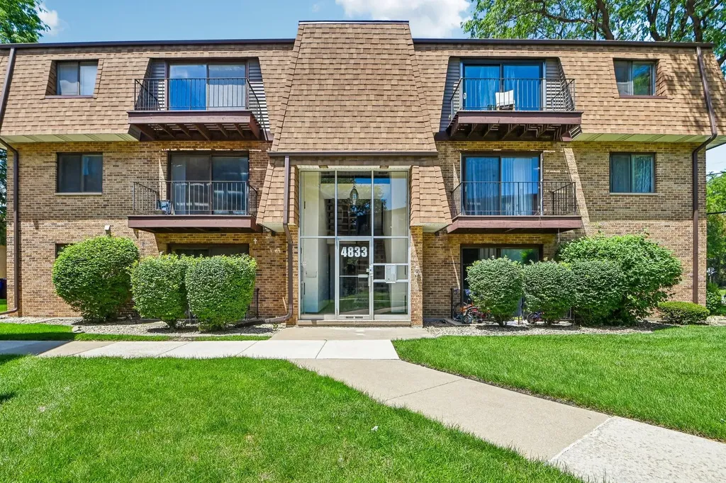 4833 West 109th Street Oak Lawn IL 60453