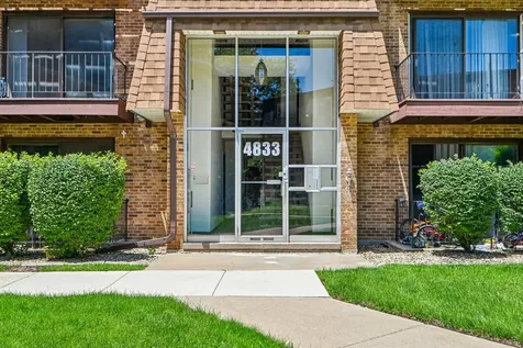 4833 West 109th Street Oak Lawn IL 60453