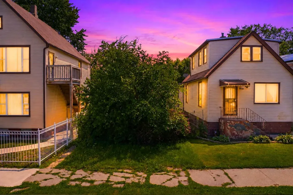 305 West 117th Street Chicago IL 60628