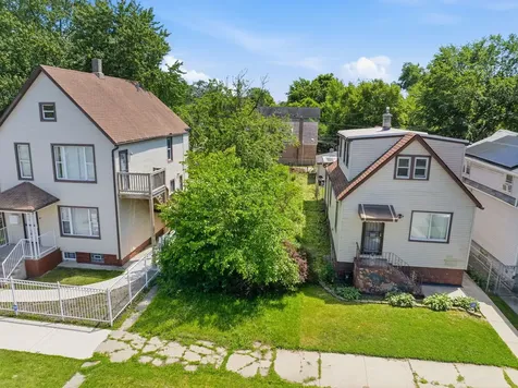 305 West 117th Street Chicago IL 60628