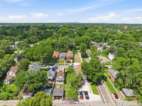 305 West 117th Street Chicago IL 60628