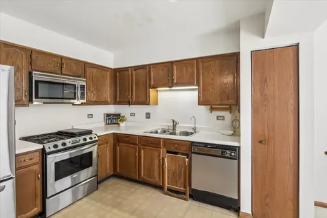 1315 Cheswick Court Wheeling IL 60090