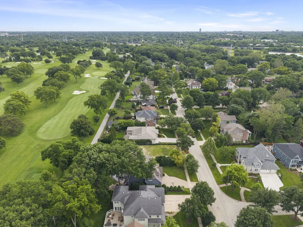 938 Waverly Road Glen Ellyn IL 60137