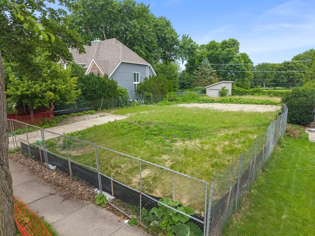938 Waverly Road Glen Ellyn IL 60137