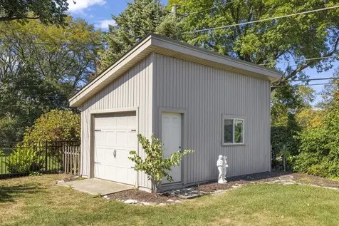 938 Waverly Road Glen Ellyn IL 60137