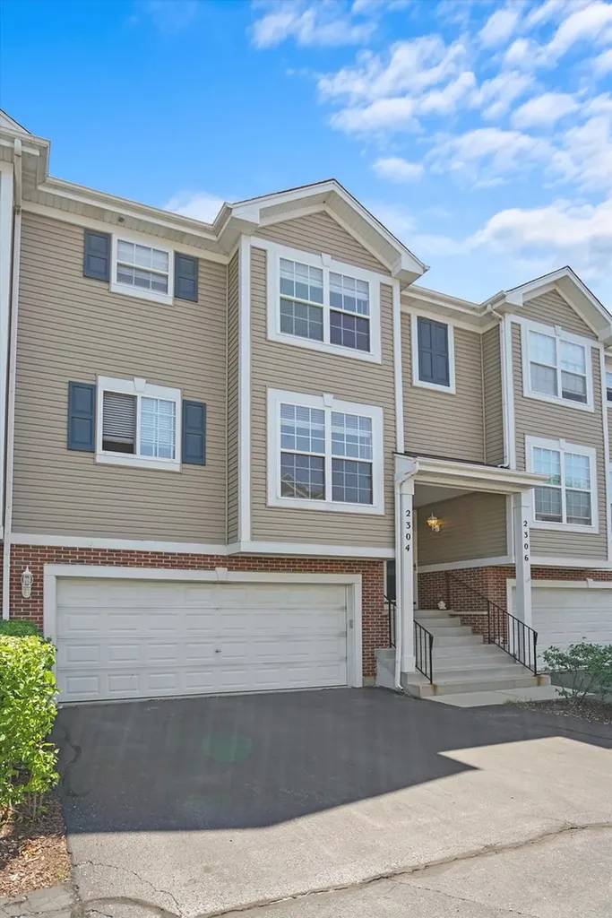 2304 Hudson Circle Aurora IL 60502