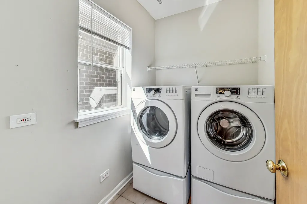 3761 South Lake Park Avenue Chicago IL 60653