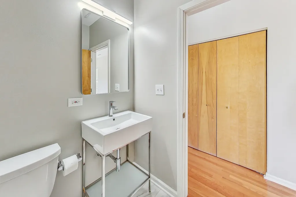 3761 South Lake Park Avenue Chicago IL 60653