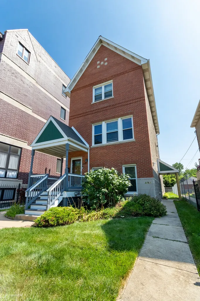 3761 South Lake Park Avenue Chicago IL 60653
