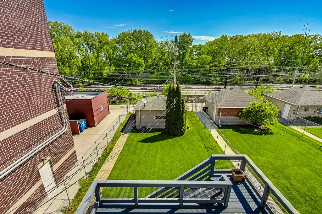 3761 South Lake Park Avenue Chicago IL 60653