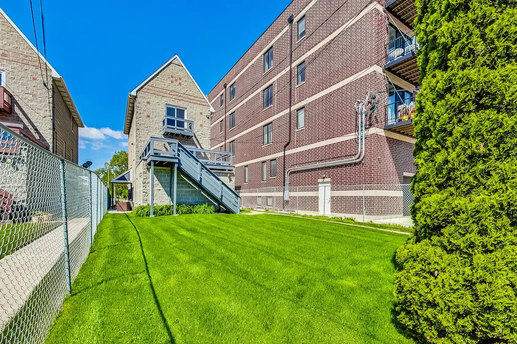 3761 South Lake Park Avenue Chicago IL 60653