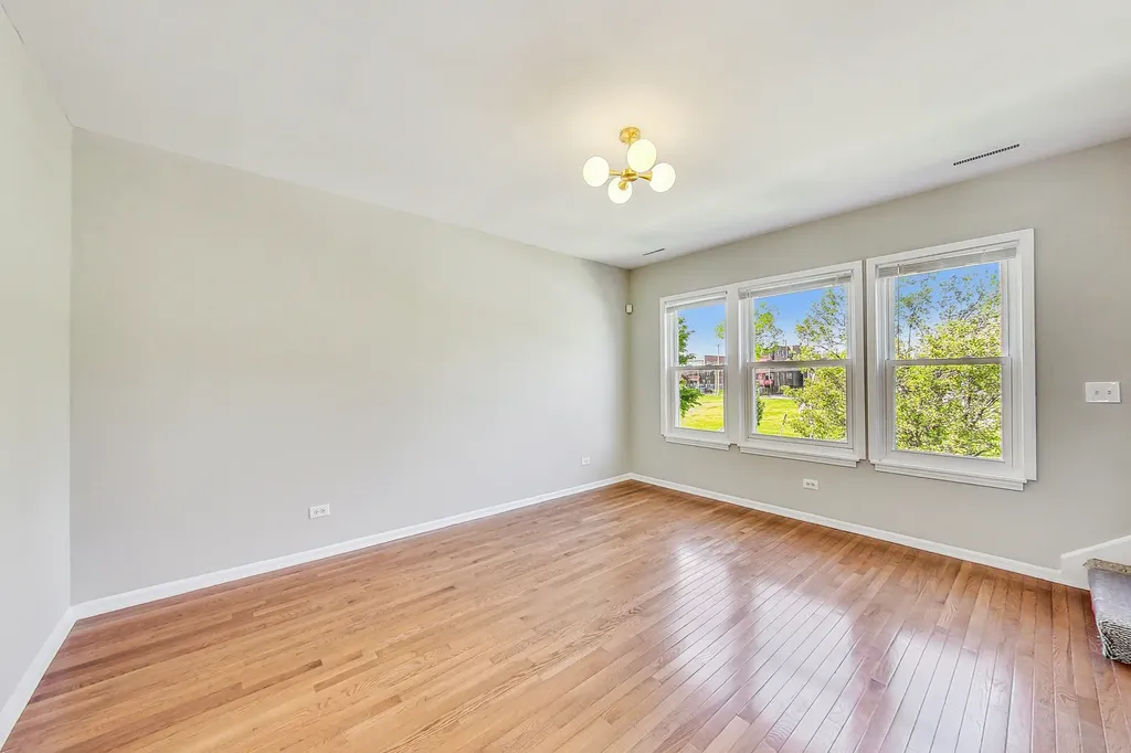 3761 South Lake Park Avenue Chicago IL 60653
