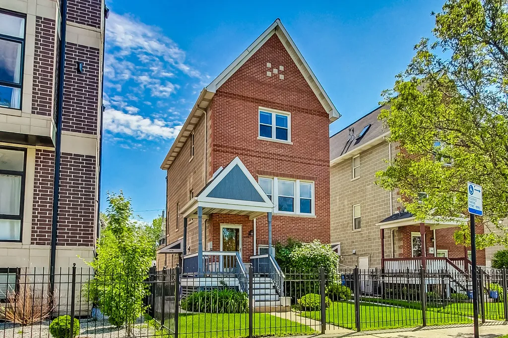 3761 South Lake Park Avenue Chicago IL 60653