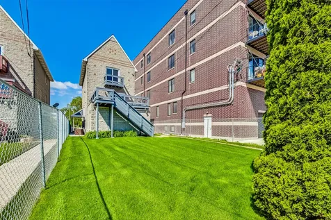 3761 South Lake Park Avenue Chicago IL 60653
