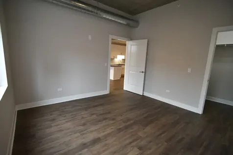 3833 North Broadway Street Chicago IL 60613
