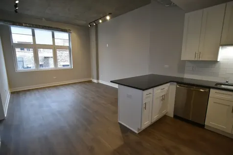 3833 North Broadway Street Chicago IL 60613