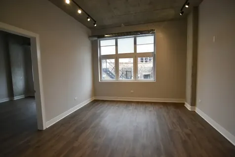 3833 North Broadway Street Chicago IL 60613