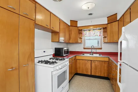 421 East South Street Peotone IL 60468
