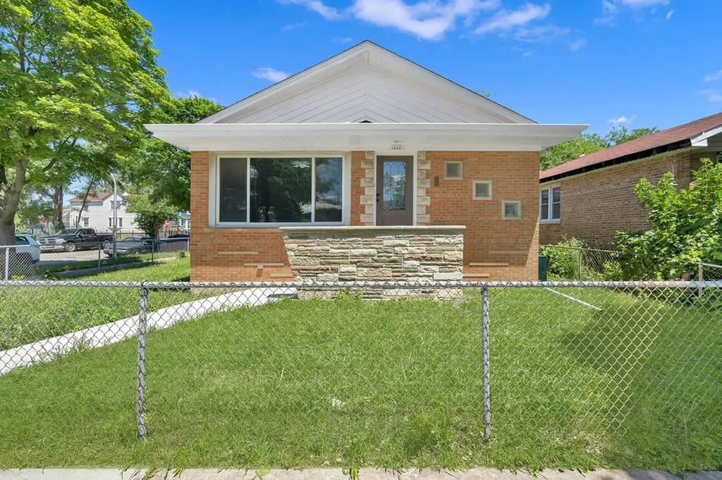 1924 West Marquette Road Chicago IL 60636