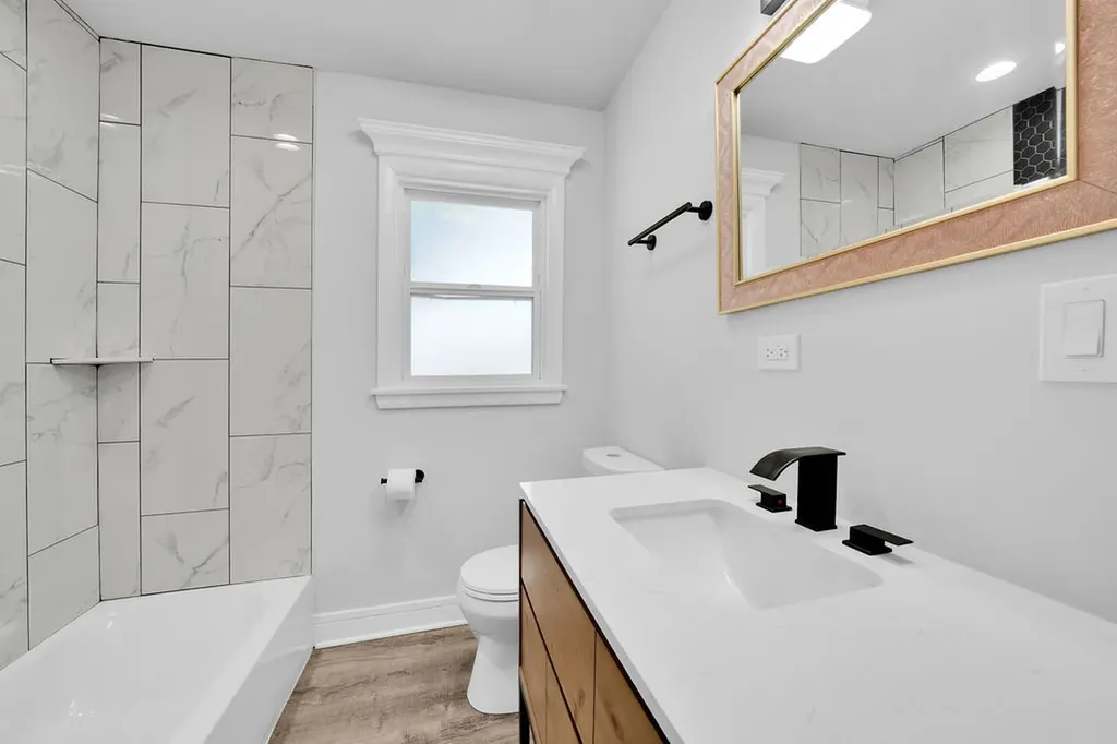 1924 West Marquette Road Chicago IL 60636