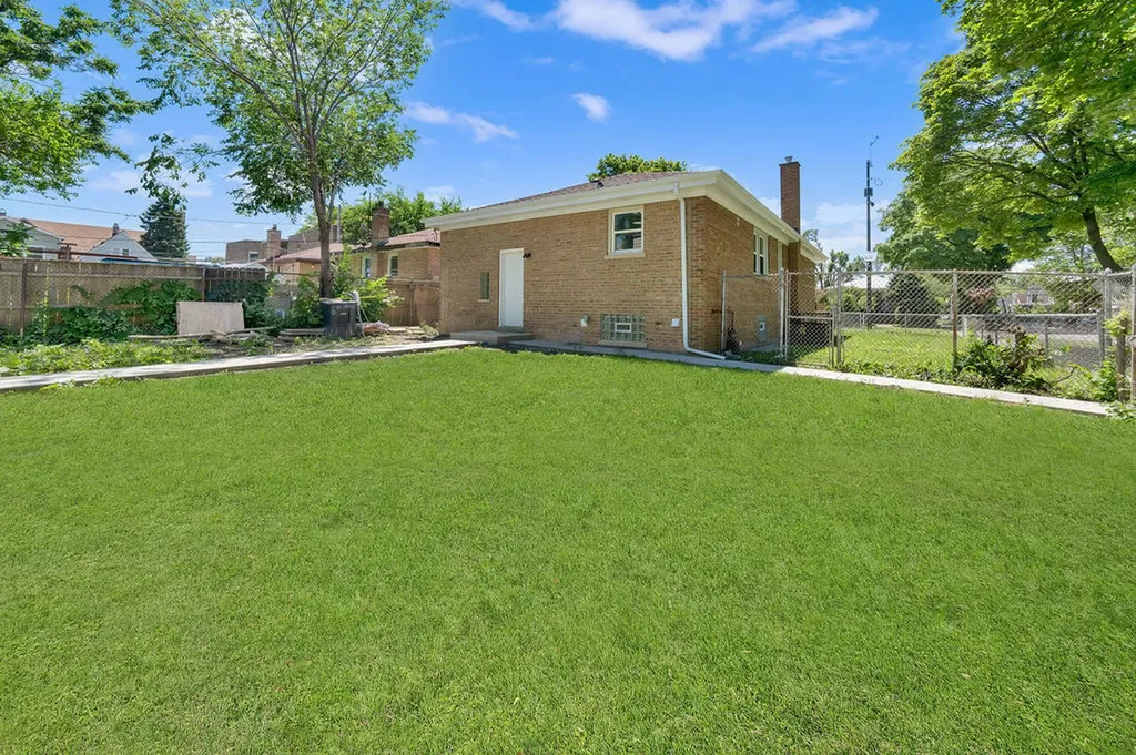 1924 West Marquette Road Chicago IL 60636