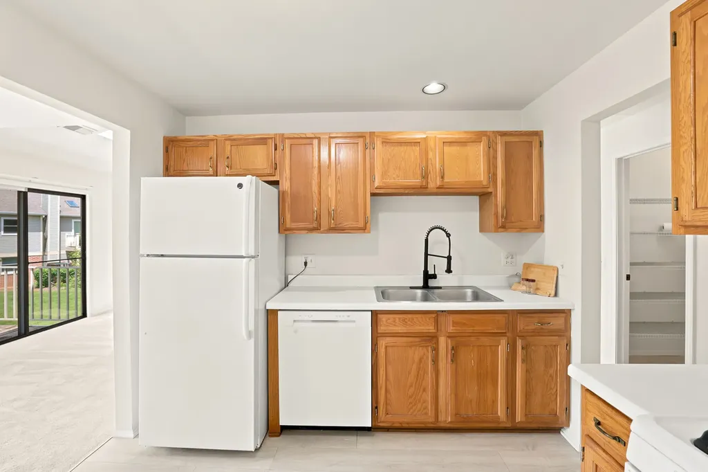 2326 Knollwood Court Schaumburg IL 60194