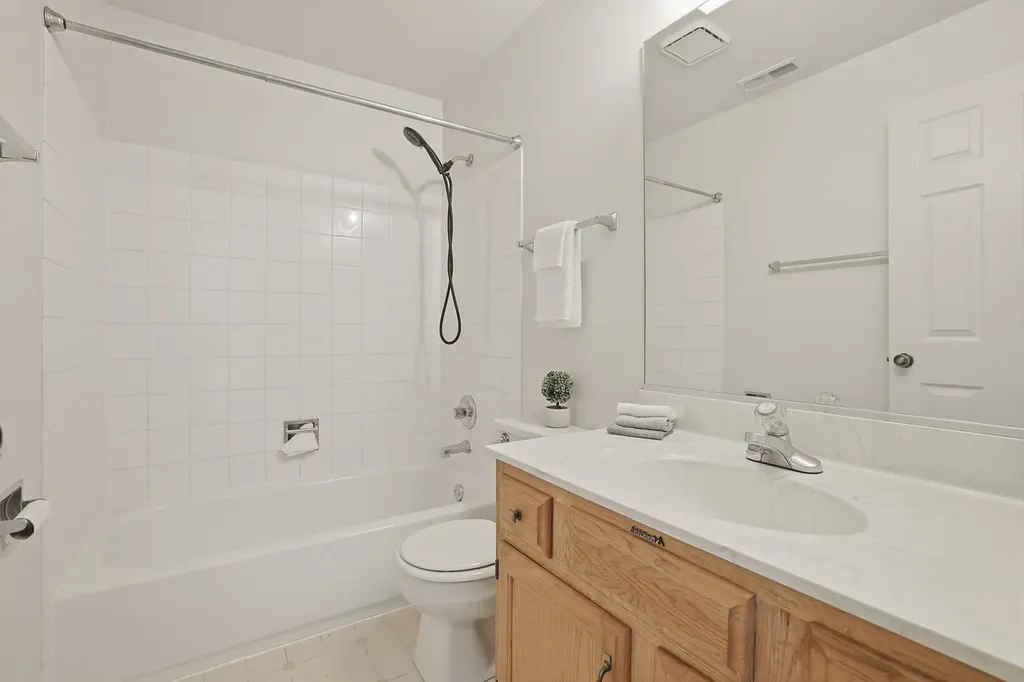 2326 Knollwood Court Schaumburg IL 60194