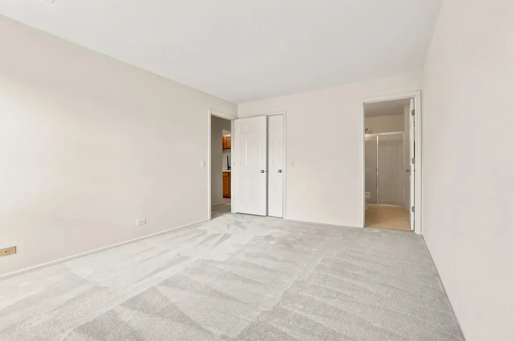 2326 Knollwood Court Schaumburg IL 60194