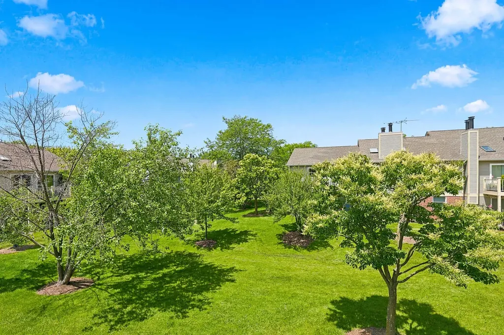 2326 Knollwood Court Schaumburg IL 60194