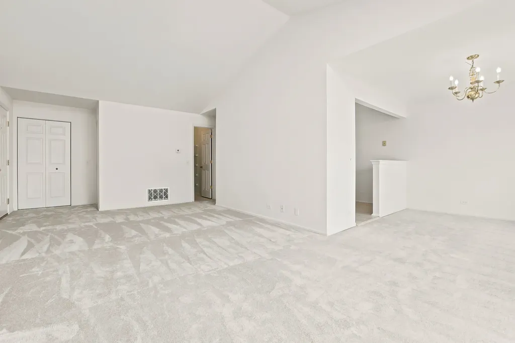 2326 Knollwood Court Schaumburg IL 60194