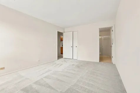 2326 Knollwood Court Schaumburg IL 60194