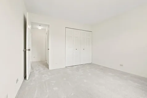 2326 Knollwood Court Schaumburg IL 60194