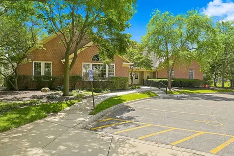 2326 Knollwood Court Schaumburg IL 60194